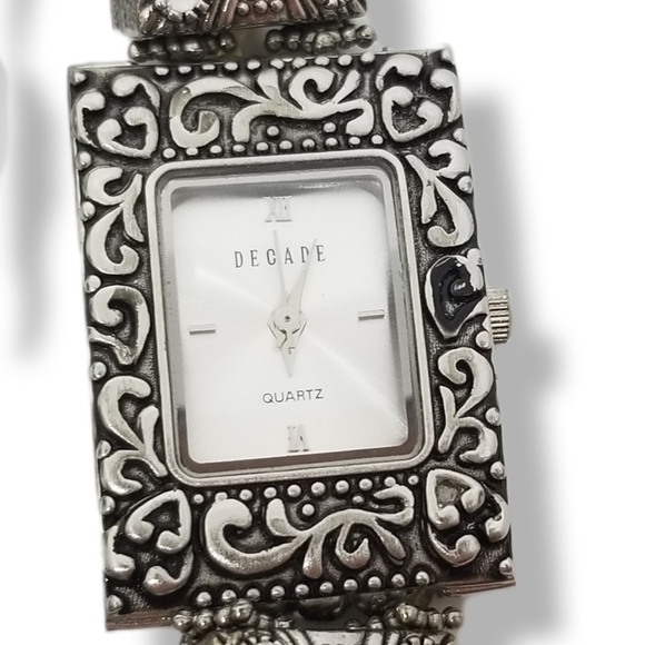 DECADE SILVERTONED ART NOUVEAU & FLORAL DETAIL LADIES WATCH - Picture 4 of 7